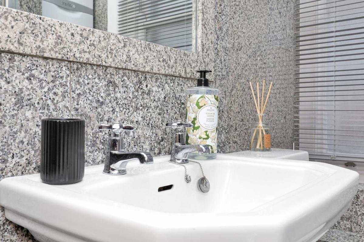 Soho - Sleeps 6 - Amazing Location Londra